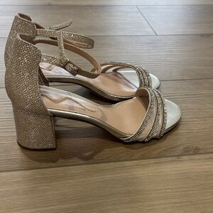 Nina Nagida dress heels  in gold metallic fabric with rhinestone straps size 7M